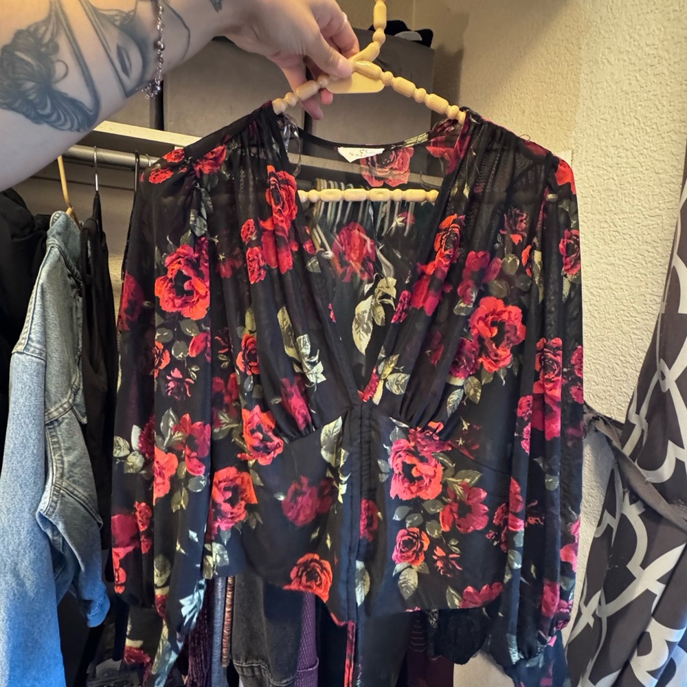 Chic Floral V-Neck Blouse